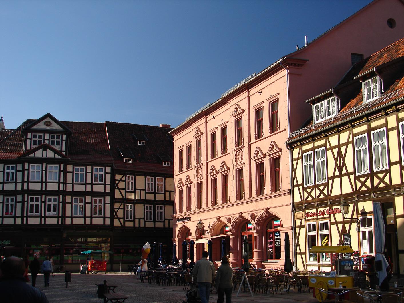 20061008 102754 um den Marktplatz von Quedlinburg